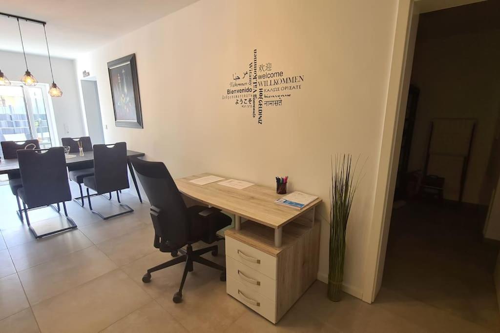 Grosse Moderne Ferienwohnung Auch Als Monteur Unterkunft Nutzbar, In Stolberg - Vicht Bagian luar foto