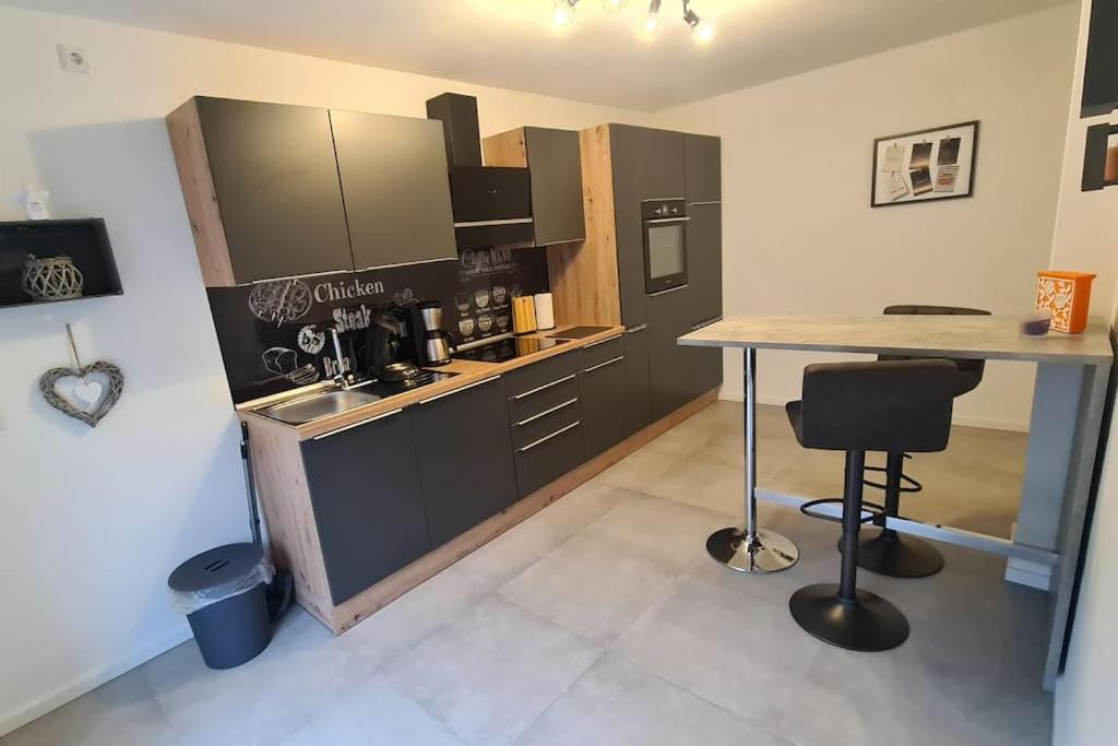 Grosse Moderne Ferienwohnung Auch Als Monteur Unterkunft Nutzbar, In Stolberg - Vicht Bagian luar foto