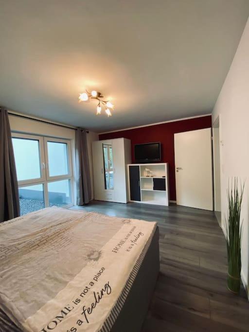 Grosse Moderne Ferienwohnung Auch Als Monteur Unterkunft Nutzbar, In Stolberg - Vicht Bagian luar foto