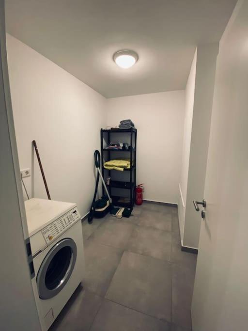 Grosse Moderne Ferienwohnung Auch Als Monteur Unterkunft Nutzbar, In Stolberg - Vicht Bagian luar foto