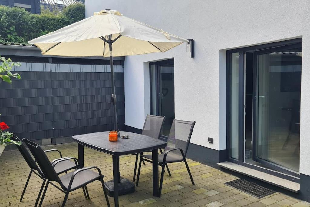 Grosse Moderne Ferienwohnung Auch Als Monteur Unterkunft Nutzbar, In Stolberg - Vicht Bagian luar foto