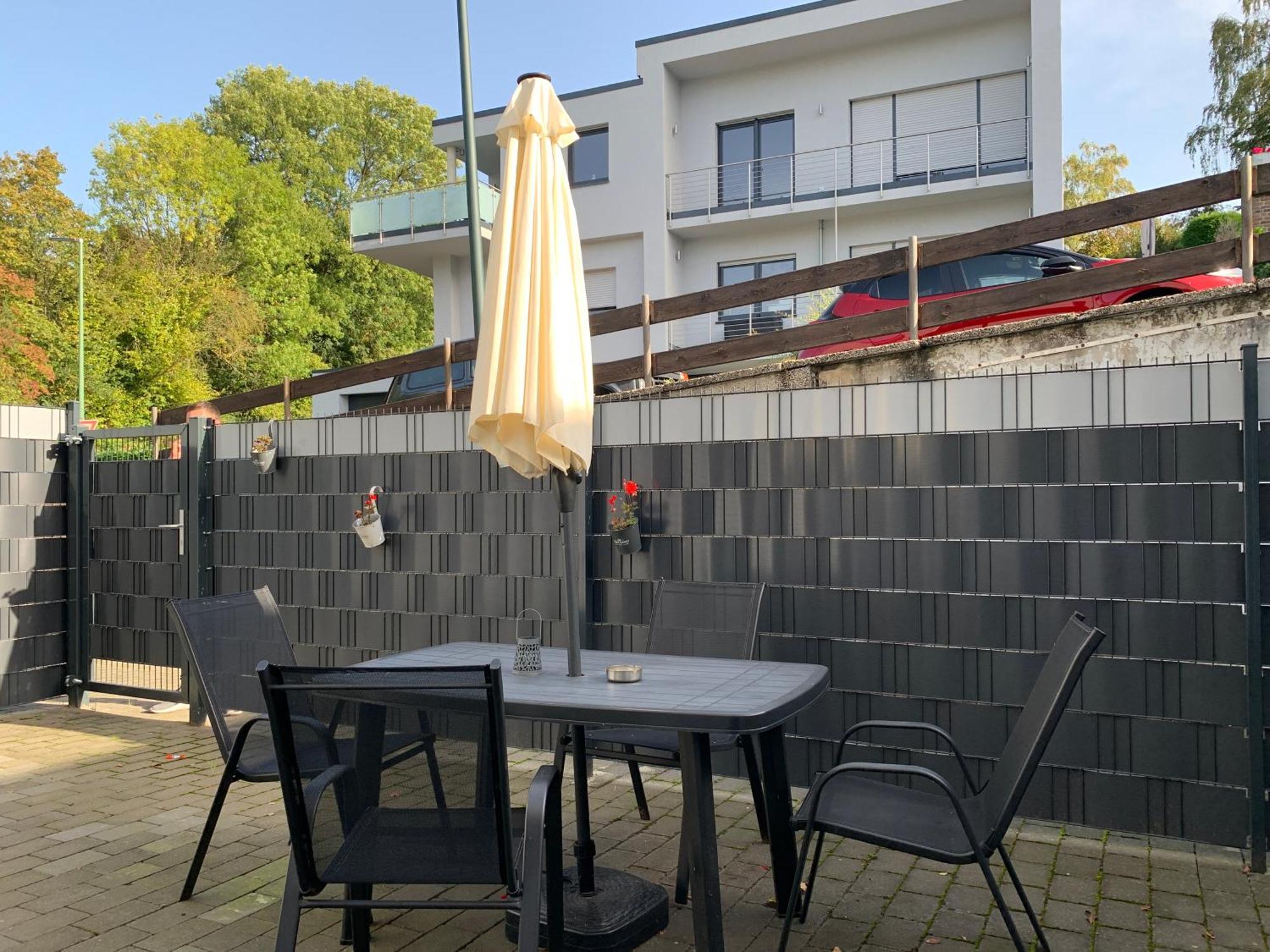 Grosse Moderne Ferienwohnung Auch Als Monteur Unterkunft Nutzbar, In Stolberg - Vicht Bagian luar foto